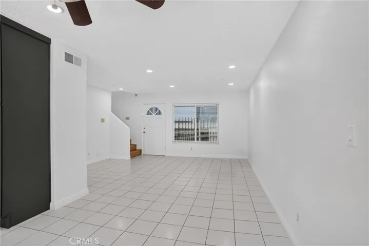 8828 Burnet Ave 9, North Hills, California 91343