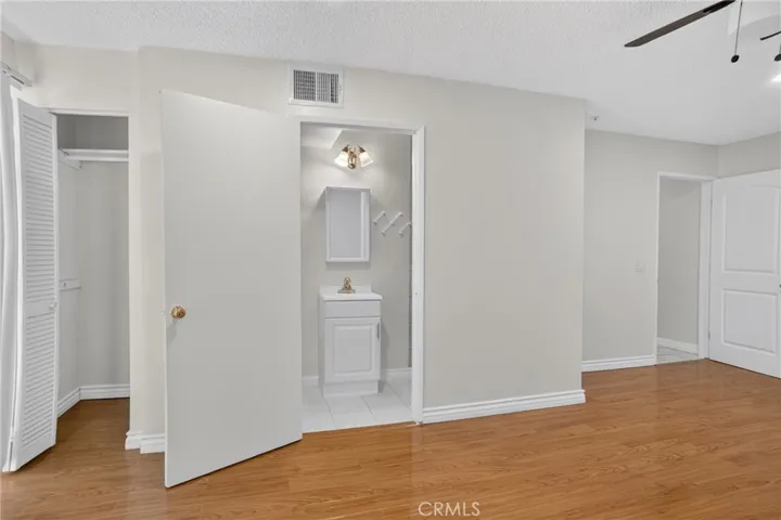 8828 Burnet Ave 9, North Hills, California 91343