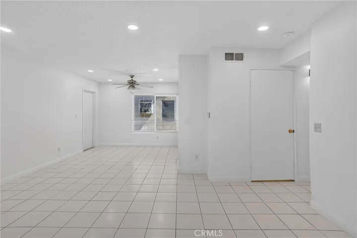 8828 Burnet Ave 9, North Hills, California 91343