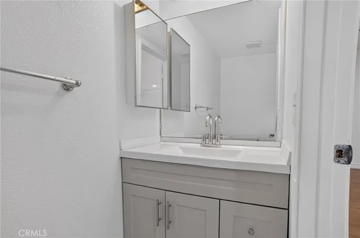 8828 Burnet Ave 9, North Hills, California 91343