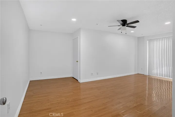 8828 Burnet Ave 9, North Hills, California 91343