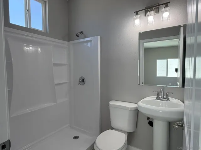 5370 Nutmeg St, Oak Park, California 92105