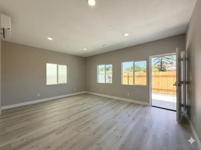 5370 Nutmeg St, Oak Park, California 92105