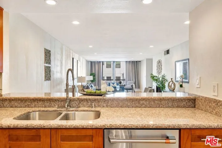 1900 Vine Street 103, Los Angeles, California 90068
