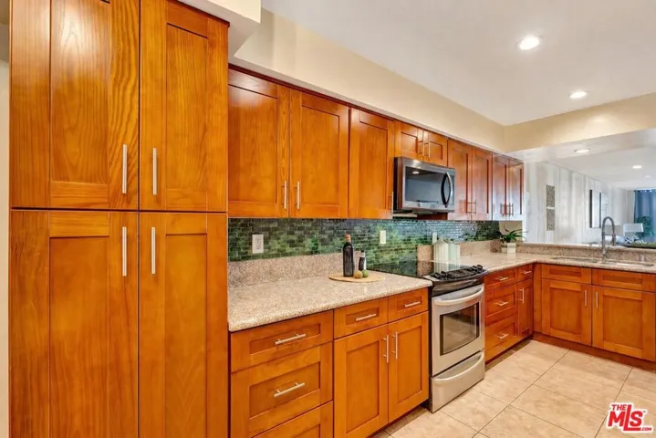 1900 Vine Street 103, Los Angeles, California 90068