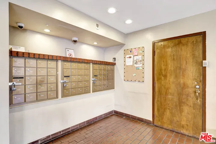 1900 Vine Street 103, Los Angeles, California 90068