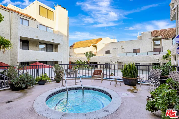 1900 Vine Street 103, Los Angeles, California 90068