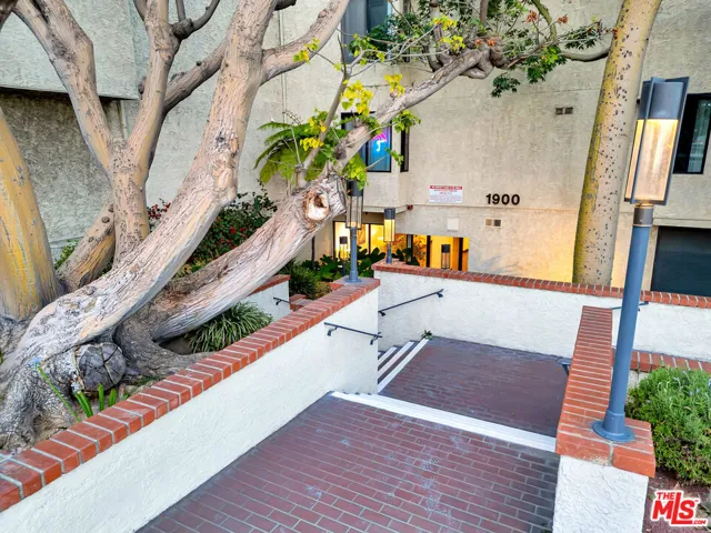 1900 Vine Street 103, Los Angeles, California 90068