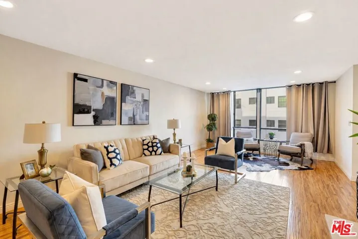 1900 Vine Street 103, Los Angeles, California 90068