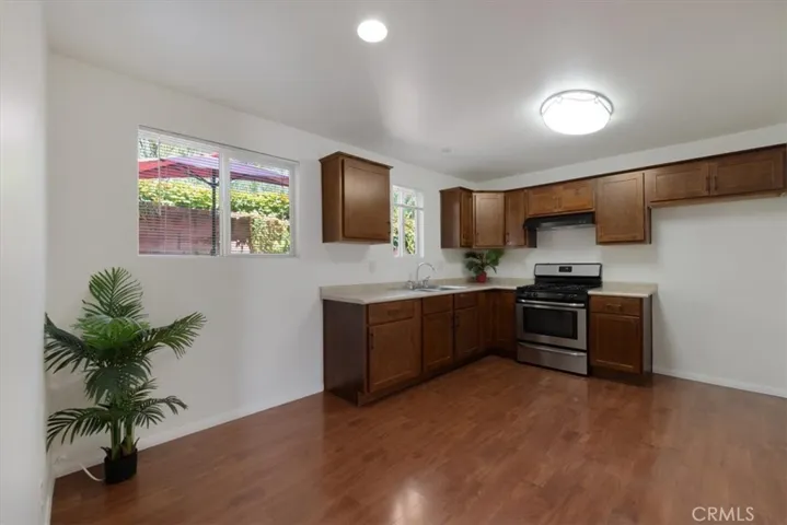 22521 Victory Boulevard B, West Hills, California 91307