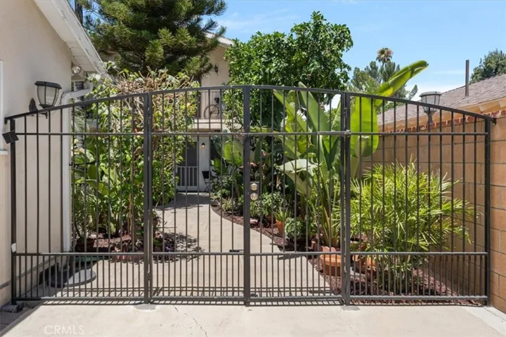 22521 Victory Boulevard B, West Hills, California 91307