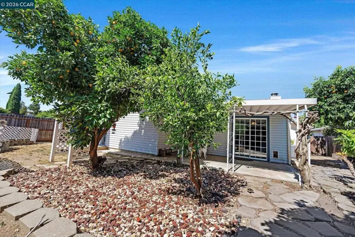 552 Redwood Dr, Vacaville, California 95687