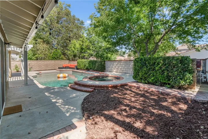 23515 Estrella, Valencia, California 91355