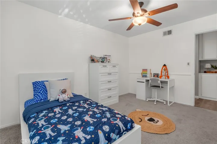 23515 Estrella, Valencia, California 91355