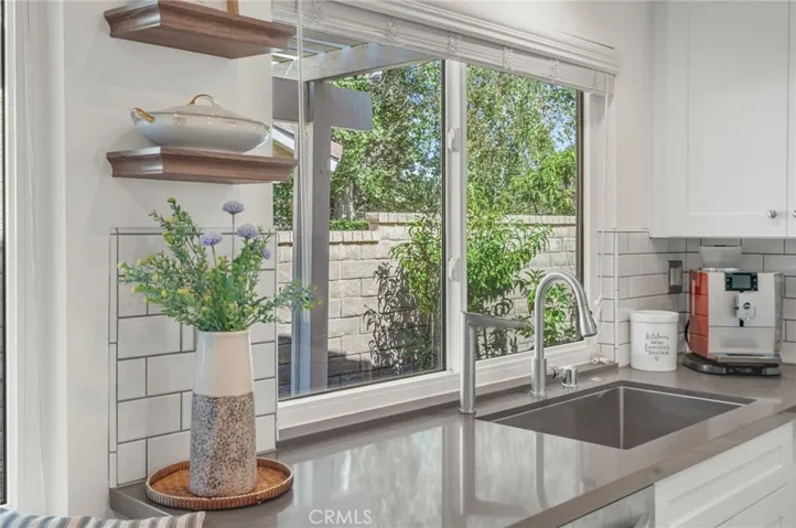 23515 Estrella, Valencia, California 91355