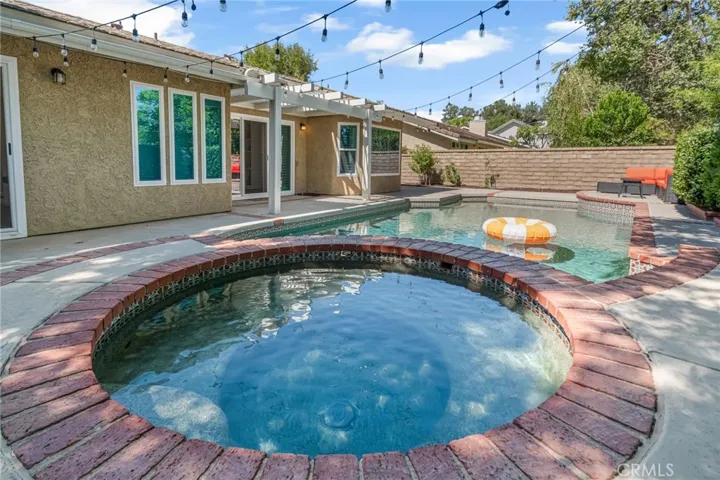 23515 Estrella, Valencia, California 91355