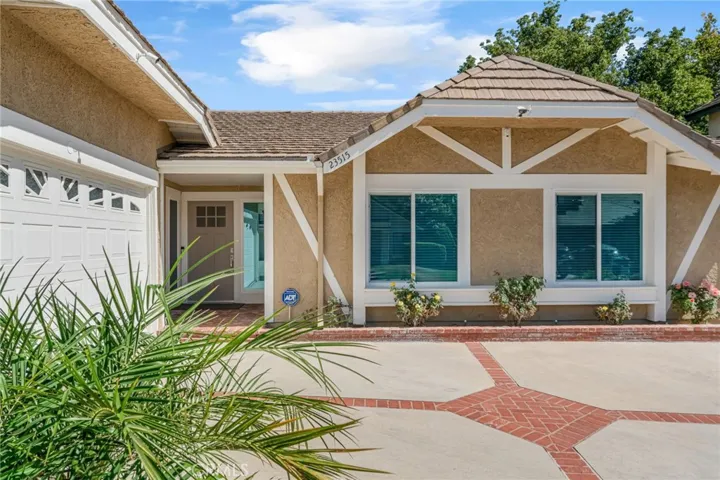 23515 Estrella, Valencia, California 91355