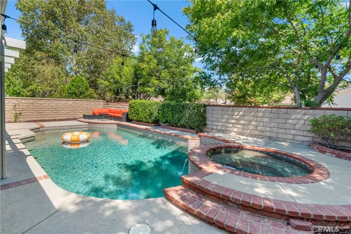 23515 Estrella, Valencia, California 91355