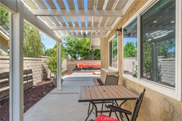 23515 Estrella, Valencia, California 91355