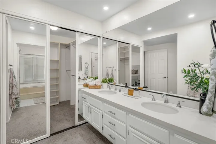 23515 Estrella, Valencia, California 91355