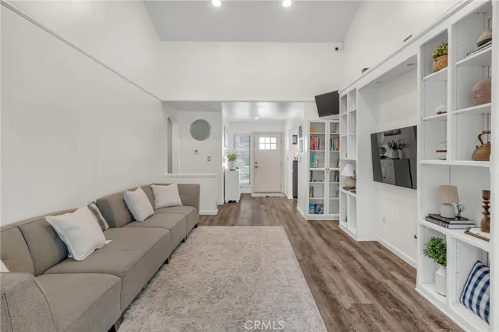 23515 Estrella, Valencia, California 91355