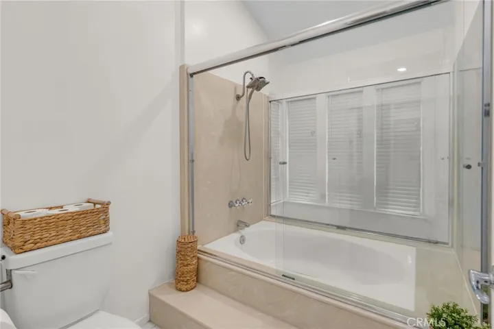 23515 Estrella, Valencia, California 91355