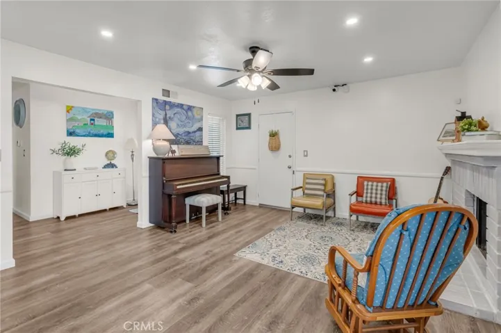 23515 Estrella, Valencia, California 91355
