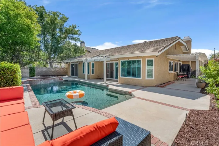 23515 Estrella, Valencia, California 91355