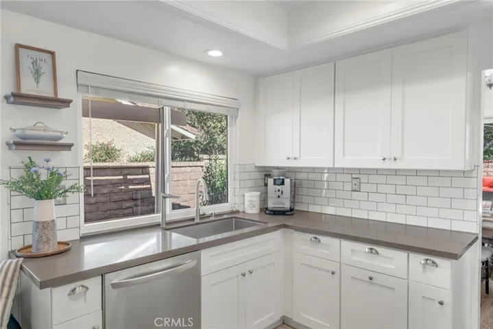 23515 Estrella, Valencia, California 91355
