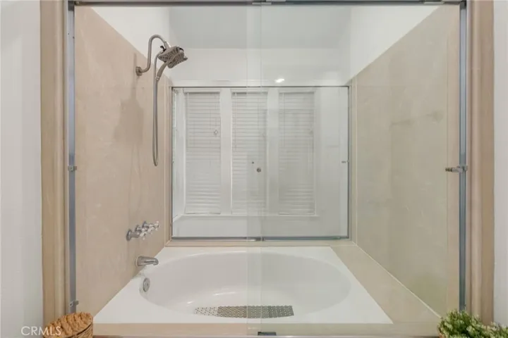 23515 Estrella, Valencia, California 91355