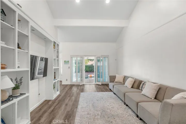 23515 Estrella, Valencia, California 91355