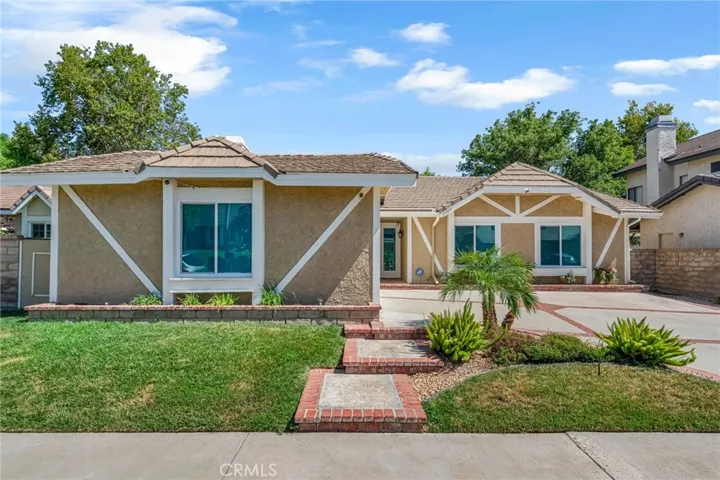 23515 Estrella, Valencia, California 91355