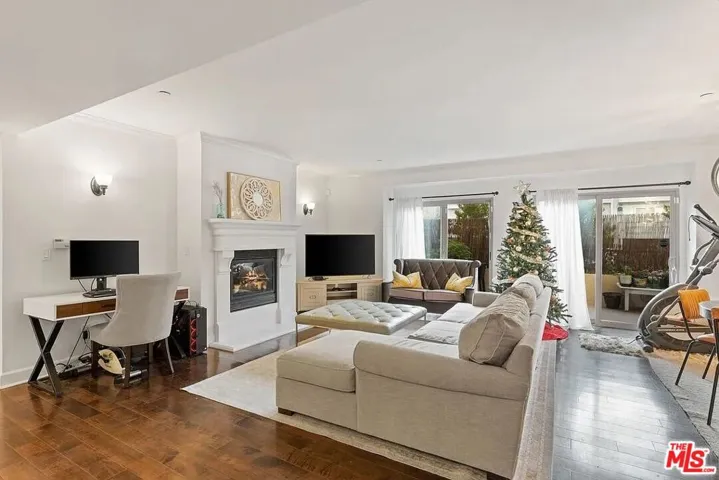 1522 Amherst Avenue 101, Los Angeles, California 90025