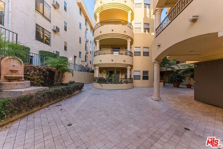 1522 Amherst Avenue 101, Los Angeles, California 90025
