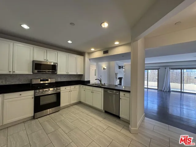 1522 Amherst Avenue 101, Los Angeles, California 90025
