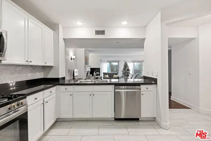 1522 Amherst Avenue 101, Los Angeles, California 90025