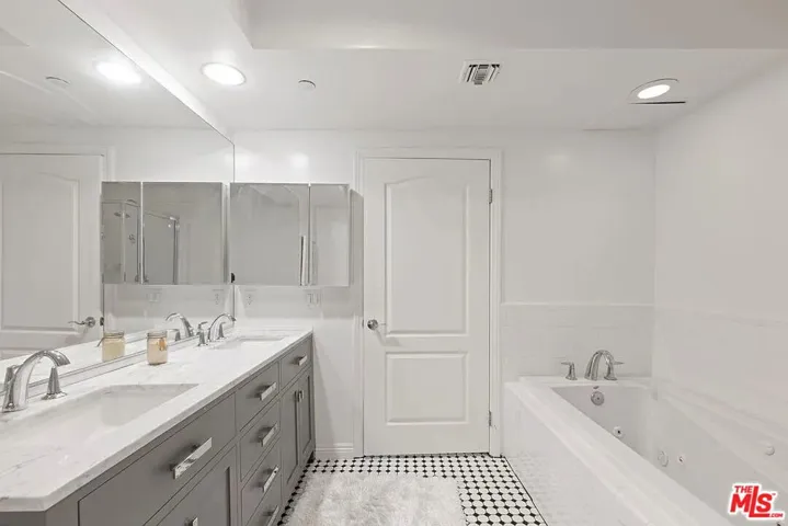 Primary En-Suite