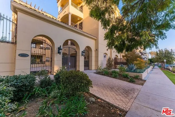 1522 Amherst Avenue 101, Los Angeles, California 90025