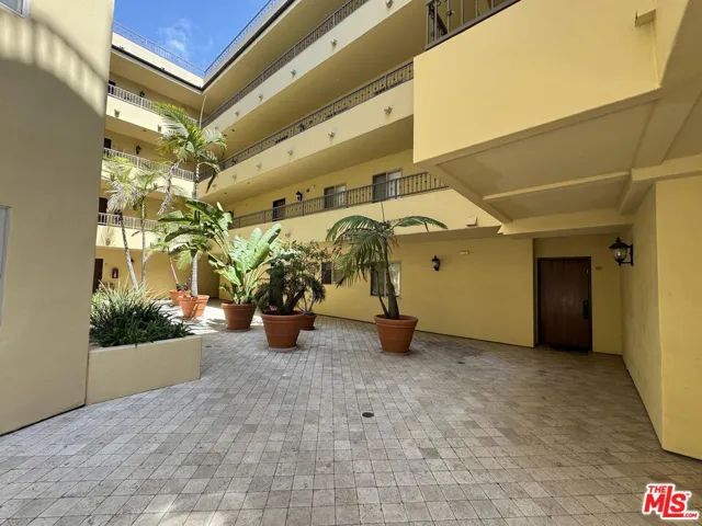 1522 Amherst Avenue 101, Los Angeles, California 90025