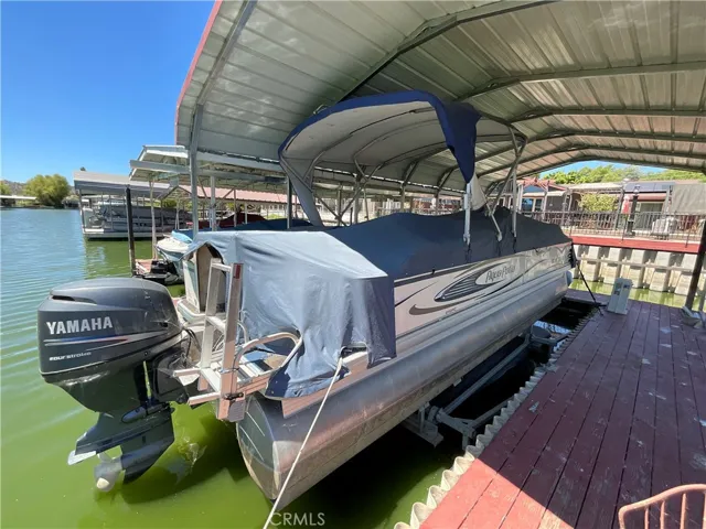 Clear Lake Luxury Living like this boaters dream home might be yours. Ask & Imagine.