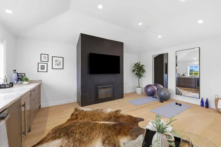 280 Uplands Drive, Hillsborough, California 94010