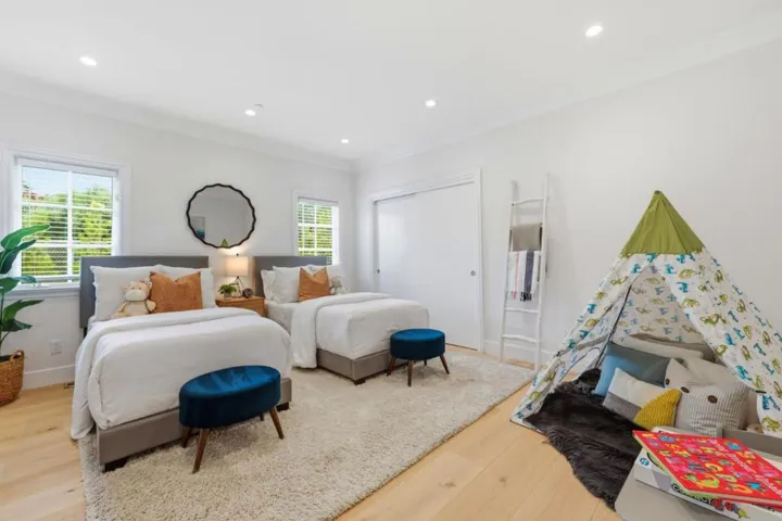 280 Uplands Drive, Hillsborough, California 94010