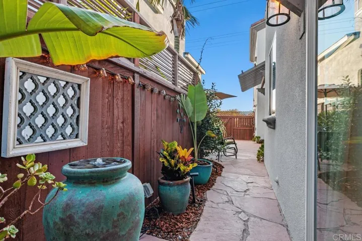 525 N Cedros Ave, Solana Beach, California 92075