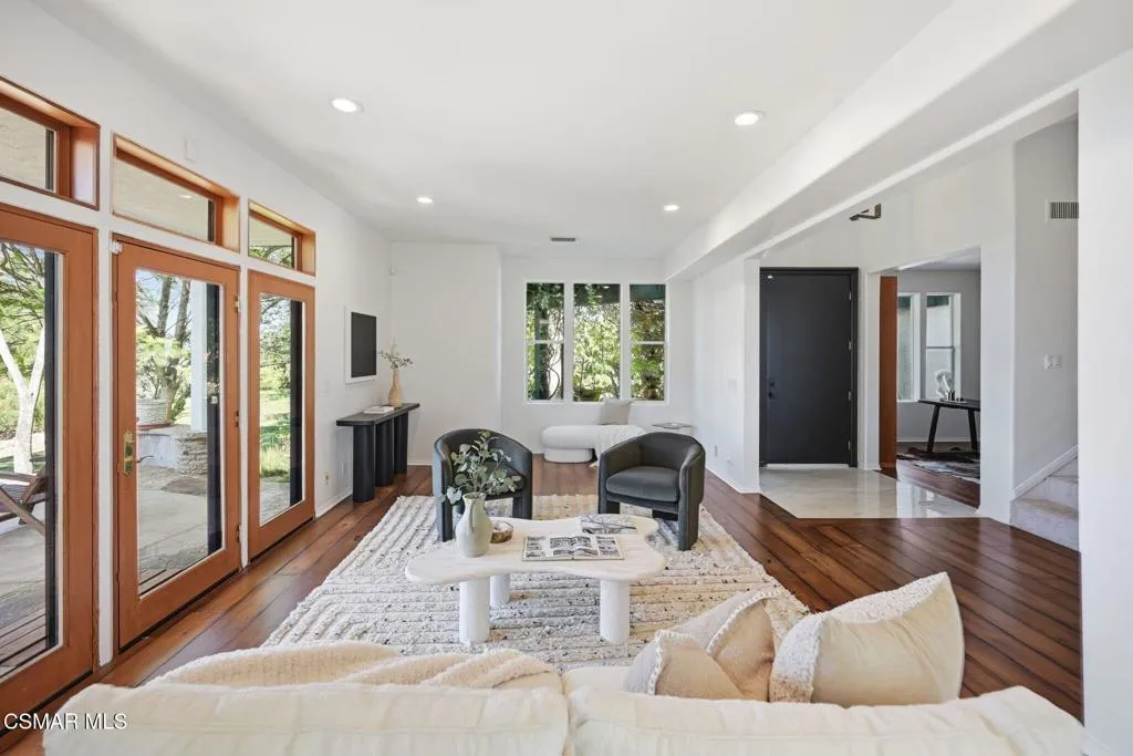 25-web-or-mls-419_Helga_Ct_25