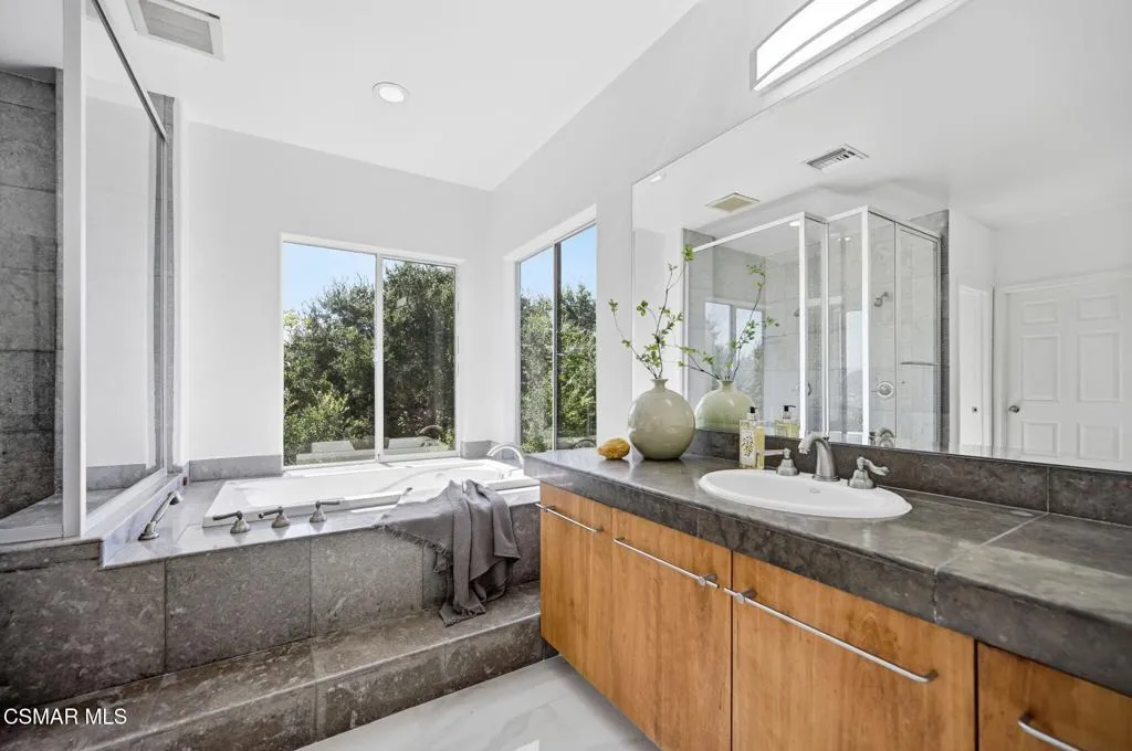 56-web-or-mls-419_Helga_Ct_55
