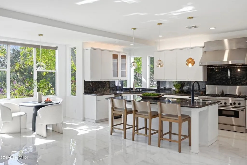 5-web-or-mls-419_Helga_Ct_05