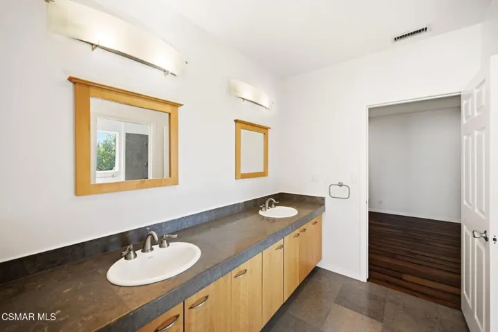 75-web-or-mls-419_Helga_Ct_74