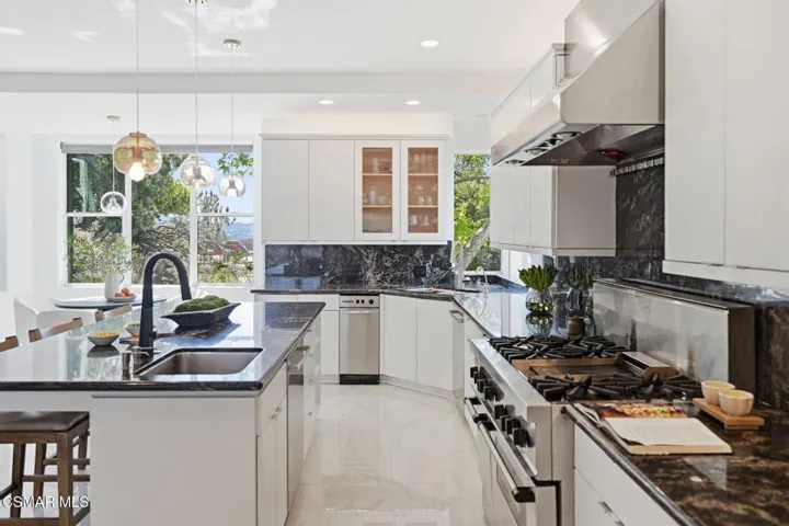 28-web-or-mls-419_Helga_Ct_29