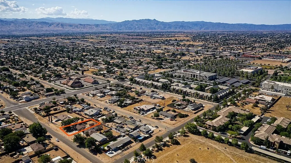 Located near several homes, shopping centers, city buildings, police station, city theater and more.