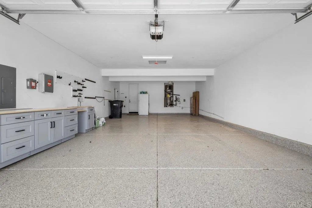 4-car Garage